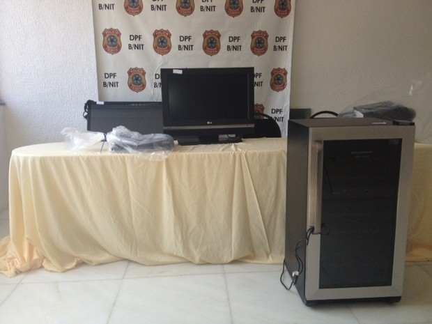 Produtos apreendidos pela Polcia Federal, em Niteri.