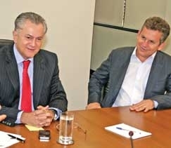 Mauro Mendes com o desembargador Orlando Perri, prefeito quer pagar d�vida