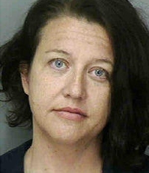 Donya Leigh-Anne Dennard ignorou placa e, durante inspe��o de rotina, confessou que carregava drogas no ve�culo