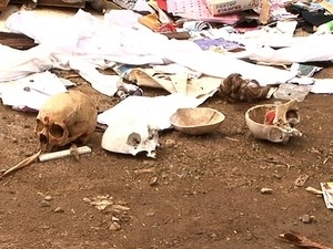 No lixo, tambm havia roupas brancas usadas em hospitais