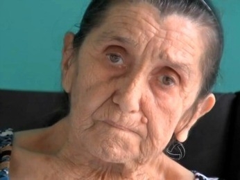 Paciente aguarda atendimento domiciliar, em Cuiab.