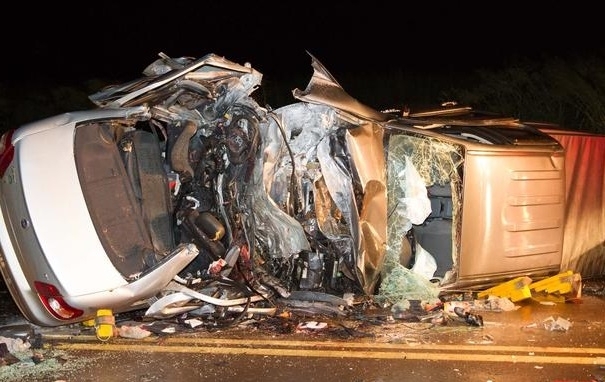 O motorista da Hilux sofreu ferimentos graves e foi levado ao hospital da cidade