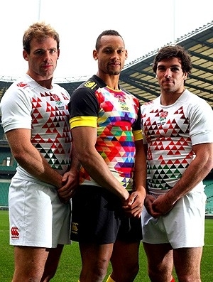 Uniforme  cheio de cores