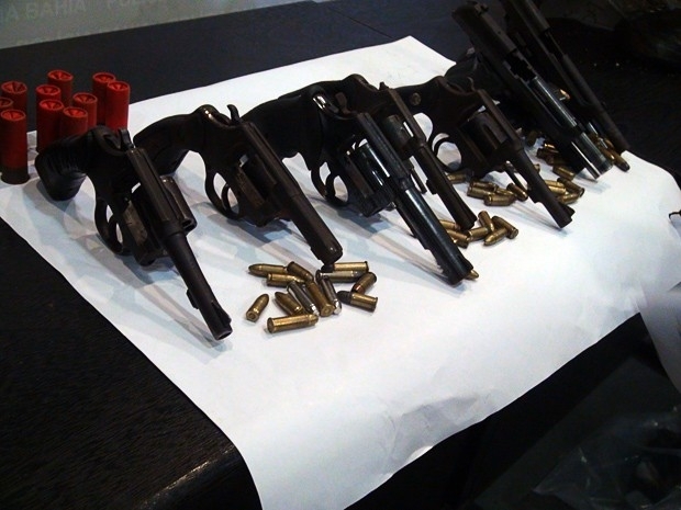 Armas e munies achadas com quadrilha de chacina na Valria, em Salvador