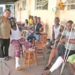 Pastoral do Migrante est repleta de haitianos que chegaram pelo Acre e buscam emprego