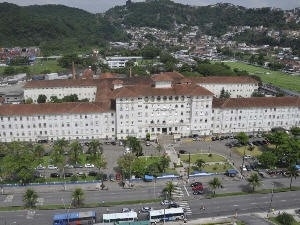 Menina de 15 anos est internada na Santa Casa