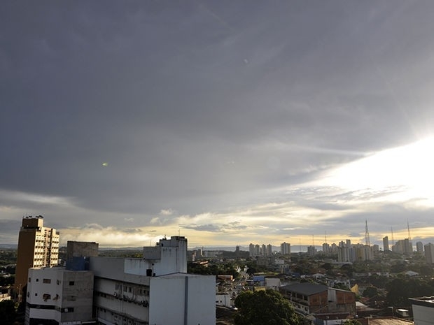 Previso  de cu nublado com chuvas a qualquer hora em Cuiab.