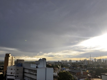 Previso  de cu nublado com chuvas a qualquer hora em Cuiab.