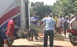 Corpo de Rodrigo foi encontrado na manh de ontem e fato atraiu moradores da regio