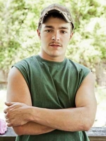 O corpo de Shain Gandee foi encontrado dentro de seu caminho ao lado de um tio e de um amigo