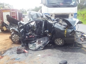Acidente na BR 040, prximo  cidade mineira de Trs Marias, deixou cinco mortos no feriado.