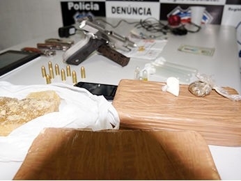 Rapaz estava com entorpecente e arma em Vrzea Grande.