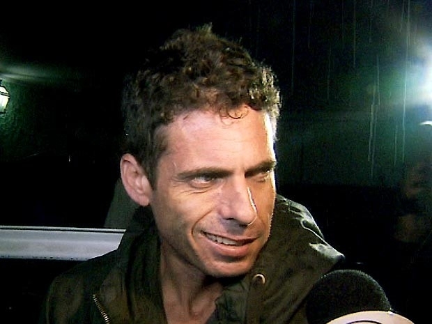 Sertanejo  Hudson sai de casa em direo  delegacia de Limeira