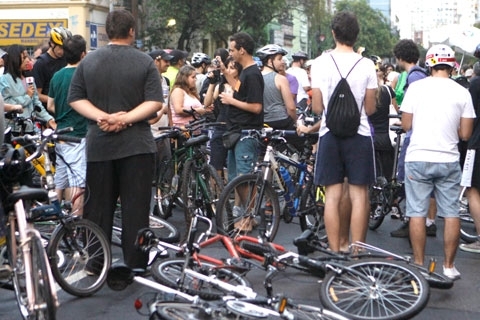 Manifesta��es foram realizadas no local ap�s um ano do incidente