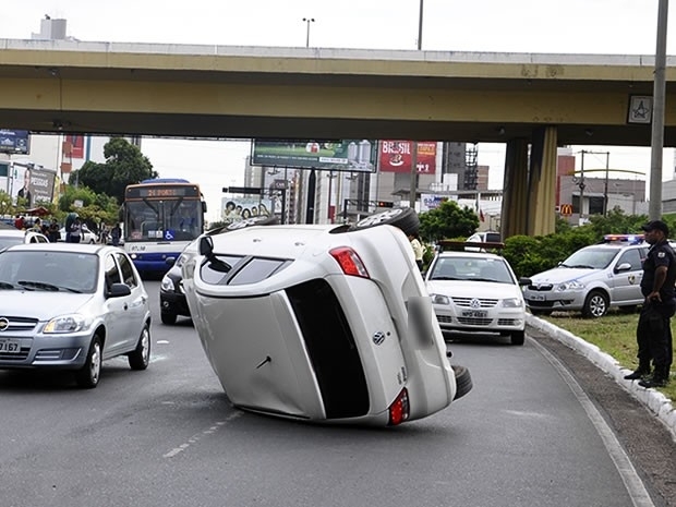 Motorista saiu da Avenida Miguel Sutil e entrou na Avenida do CPA. em Cuiab.
