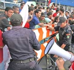 Fotos do confronto foram divulgadas nas redes sociais e preocupam oficiais, que temem pela imagem da corporao