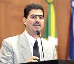 Emanuel Pinheiro afirma que Daltro tem superpoderes no governo e protesta na Assembleia