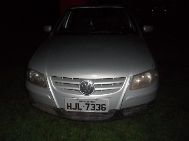 Sistemas do Detran e Infoseg apontaram que veculo estava irregular.