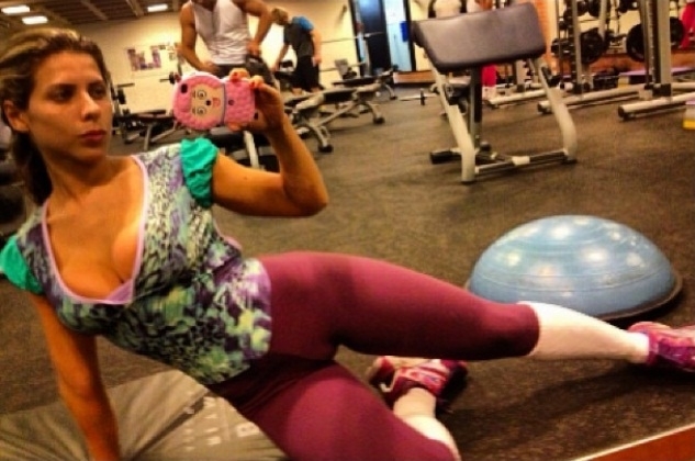 Ana Paula Minerato malha com macaco decotado