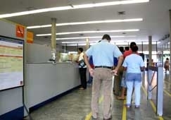 Suspeita foi identificada pela filha de um idoso, que teve a carteira roubada quando foi receber a aposentadoria emRondo