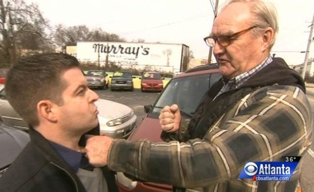 Rep�rter da CBS foi agredido por pai de investigado em Atlanta