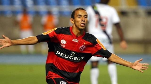 Rafinha comemora oterceiro gol do Flamengo contra o Vasco