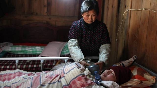 O casal se revesavapressionando o saco