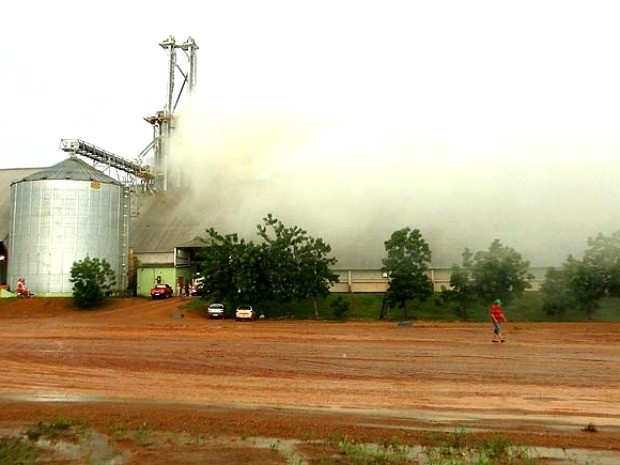 Chamas foram controladas aps mais de 4 horas de trabalho, segundo bombeiros.