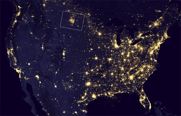 Mapa dos EUA mostra regies do pas iluminadas pelo consumo de energia