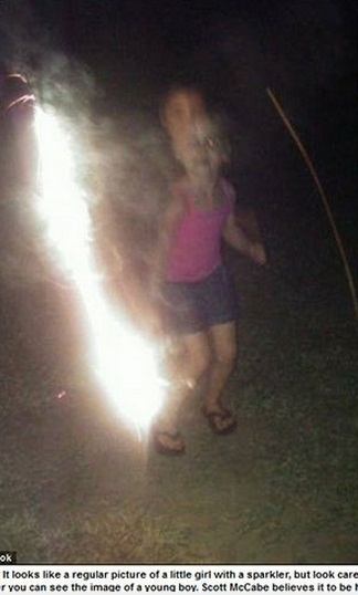 A famlia acredita que Nicolas McCabe apareceu na imagem acima