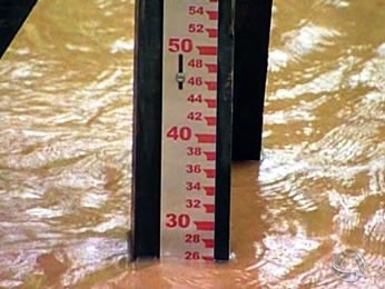 Defesa Civil monitora a variao do nvel do Rio Vermelho