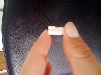 Detalhe do pedao de PVC engolido pelo beb de sete meses