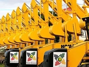 Maquin�rios entregues pelo governo por meio do Programa 100% Equipado 