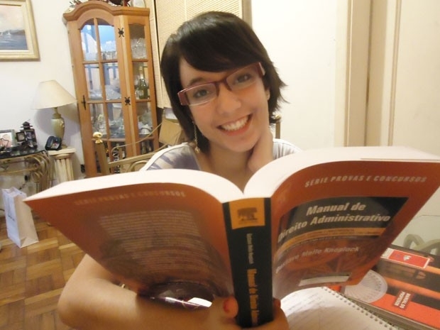 Isaura da Silva Pinto quer ser escritora e passar em concurso pblico