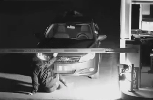 Mulher fingiu ser fantasma para afugentar guarda e sair sem pagar