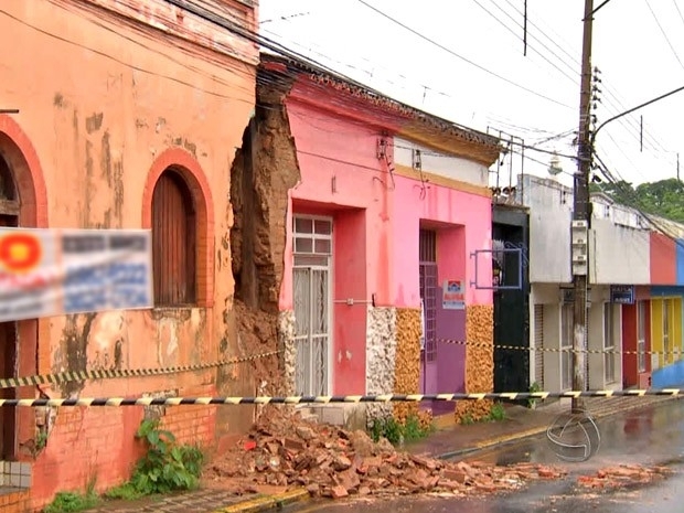 Rua Campo Grande ainda est interditada por conta do desabamento de parte do casaro