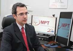 Ribeiro explica que as quantias s�o altas, chegando a R$ 1,2 milh�o em multa, al�m de benfeitorias sociais 