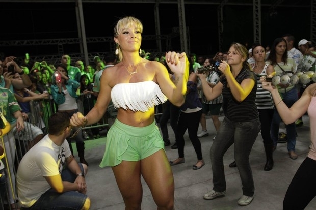 Juju Salimeni em ensaio da Mancha Verde em So Paulo