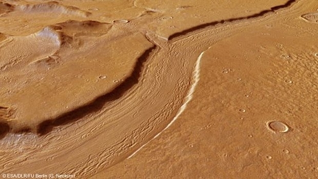 Estrutura de Marte lembra rio e pode ter tido água líquida no passado