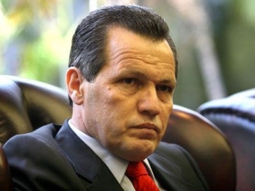 Segundo a ao, o governador teria convocado servidores da Empaer, inclusive do interior, para uma reunio em Cuiab em 