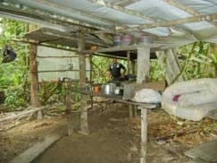 Vtimas so encontradas em locais afastados e em condies degradantes de emprego, sem gua potvel e alimentos suficien