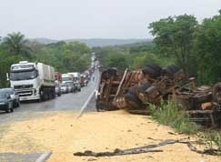 Coliso fez com que o trfego ficasse parado por horas at a retirada do corpo pelos bombeiros