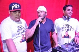 Klber Bambam em casa de shows no Rio