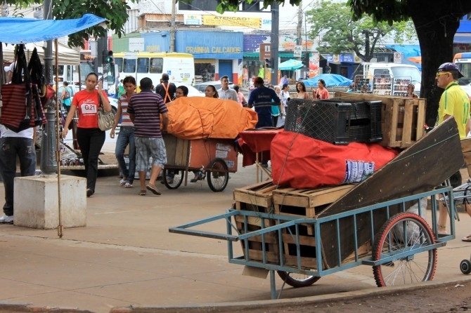 Remoo de ambulantes comeou nesta quinta-feira
