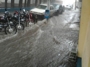 O Corpo de Bombeiros informa que dezenas de ocorrncias esto sendo registradas