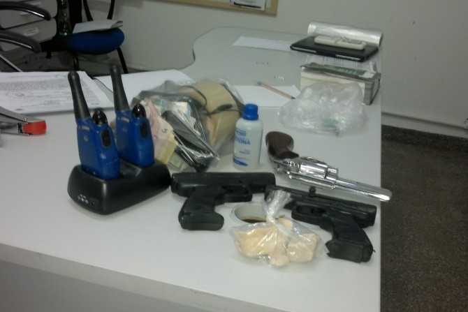 Polcia encontrou pasta-base e rdios transmissores