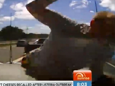 Motorista saltou no cap e quebrou para-brisa a socos 