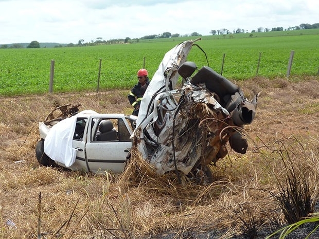 Com o acidente, veculo foi cortado ao meio em rodovia do estado.