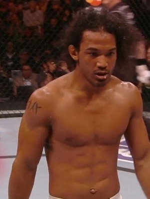 Ben Henderson  flagrado com palito de dente no octgono