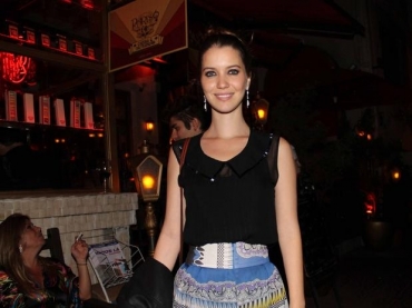 Nathalia Dill processa a revista 